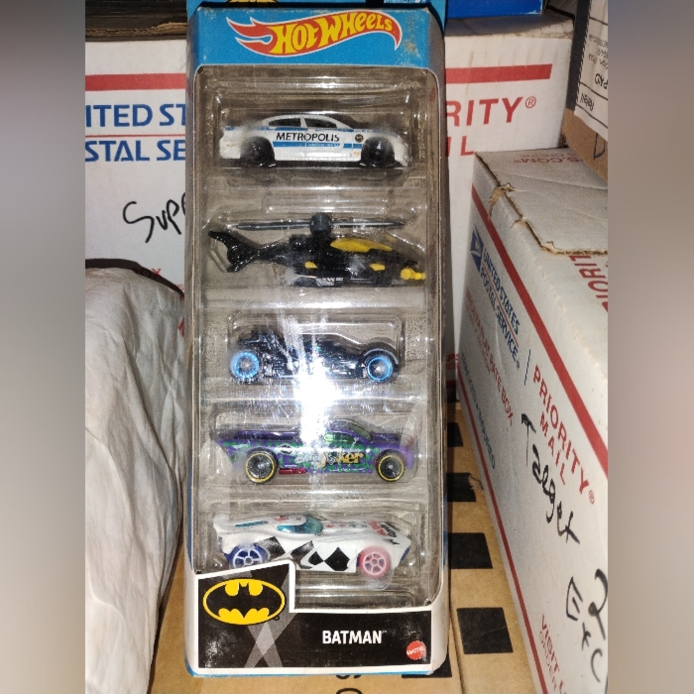 Hot Wheels DC Batman 5-Pack Dodge Charger DK Batmobile Batcopter Bedlam Velocita